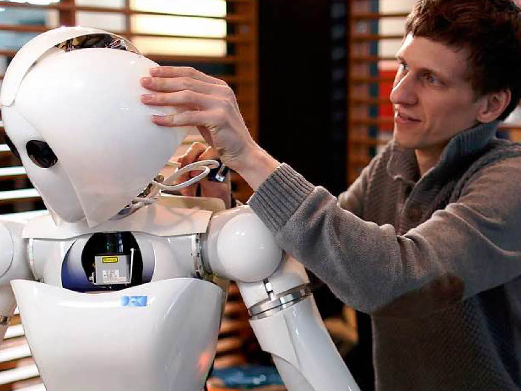 Roboter „Aila“ kann ihre Umgebung wahrnehmen und manipulieren. Dennis Mronga vom deutschen Forschungszentrum fr knstliche Intelligenz stellt die etwas andere Dame vor.