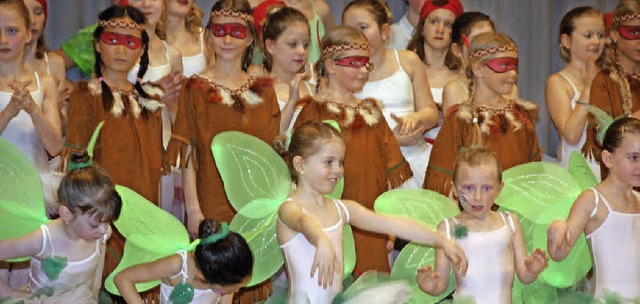Die Ballettkinder der Musikschule im Breisgau zeigten Impressionen aus Peter Pan  | Foto: Andrea Steinhart