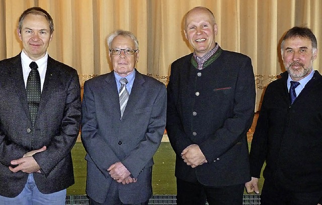Lob  konnte der Vorsitzende der Senior...nnes Frische (links) entgegennehmen.    | Foto: Eberhard GroSS