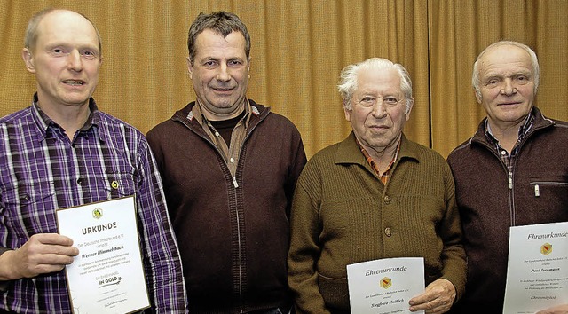 Paul Isenmann (ganz rechts) und Siegfr...e Mitgliedschaft ausgezeichnet wurde.   | Foto: wolfgang beck