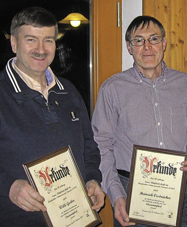 Neue Ehrenmitglieder der Schtzen wurd...Gerber (l.)  und Heinrich Oestreicher.  | Foto: Verein