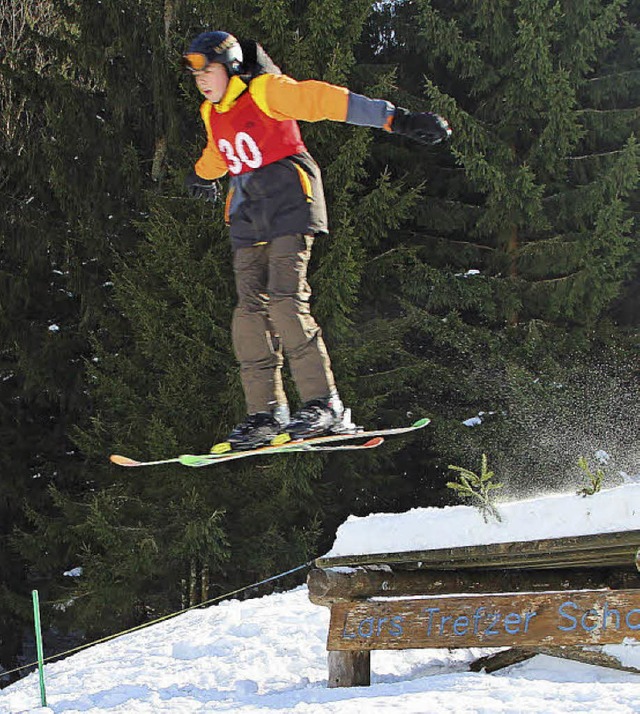 Auch die Skispringer, wie hier  Joel W... viel Spa beim Marzeller Dorfskitag.   | Foto: kann