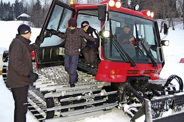 Vor dem Winterfinale eine Parade der Pistenraupen