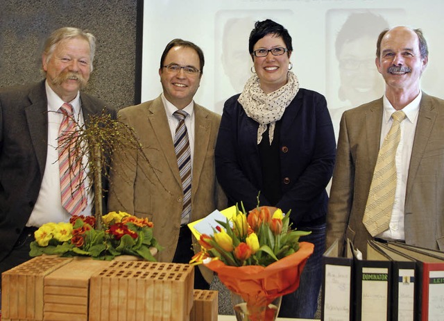 Von allen gewrdigt: Diana Frei mit (v...ter Thomas Schfer und Gerd Hilberer.   | Foto: heidi fssel