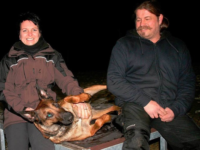 Katja und Jrgen Hein vom Hundesportve...den mssen. Geduld ist dabei gefragt.   | Foto: Marlies Jung-Knoblich