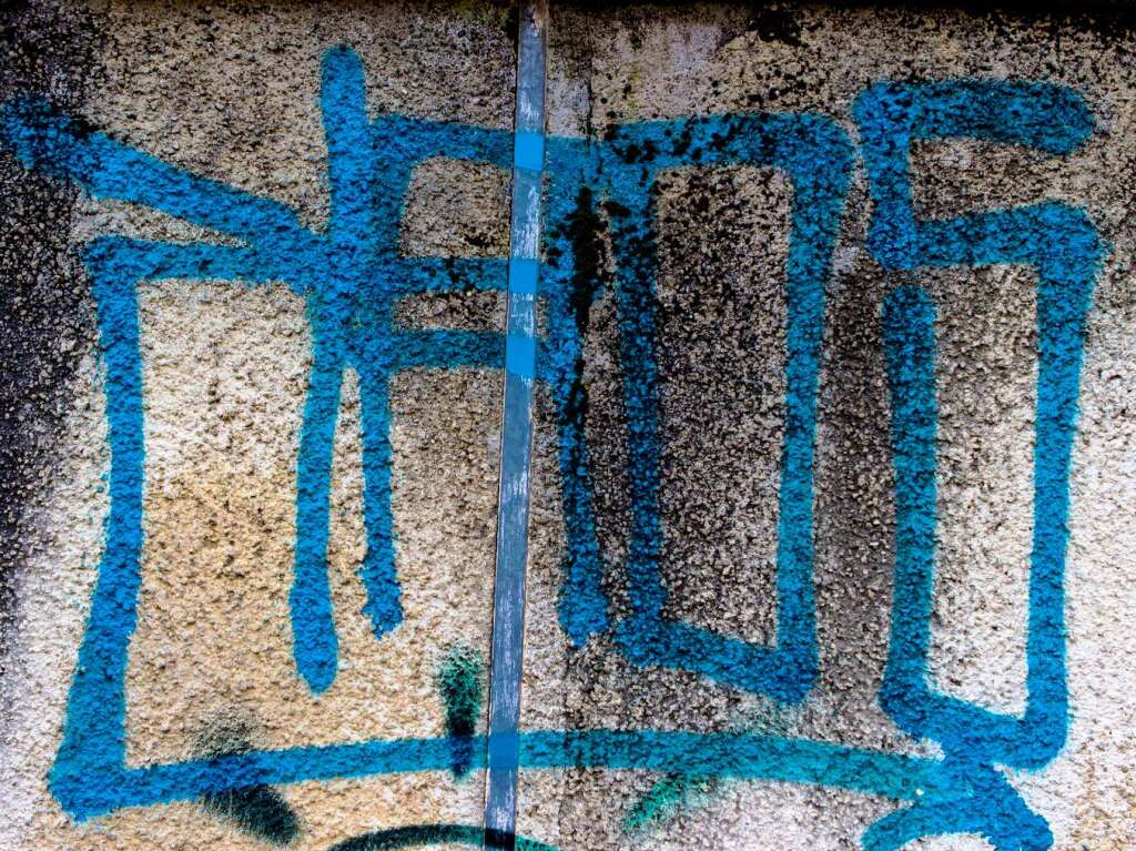 Im Stühlinger steht eine Mauer mit vielen Gesichtern. Im Stühlinger steht eine Mauer mit vielen Gesichtern.