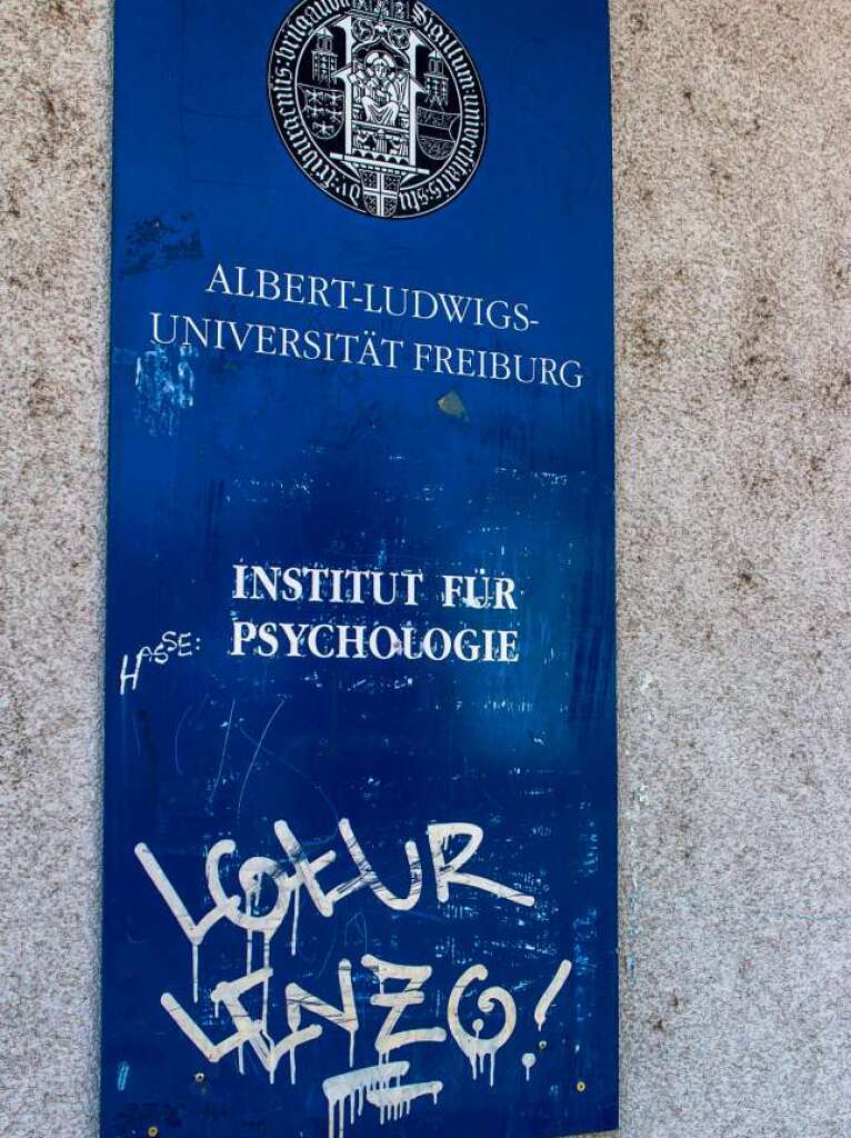 Im Stühlinger steht eine Mauer mit vielen Gesichtern. Im Stühlinger steht eine Mauer mit vielen Gesichtern.