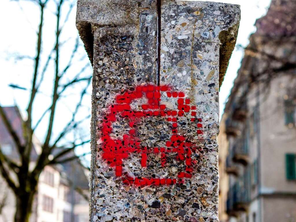 Im Stühlinger steht eine Mauer mit vielen Gesichtern. Im Stühlinger steht eine Mauer mit vielen Gesichtern.