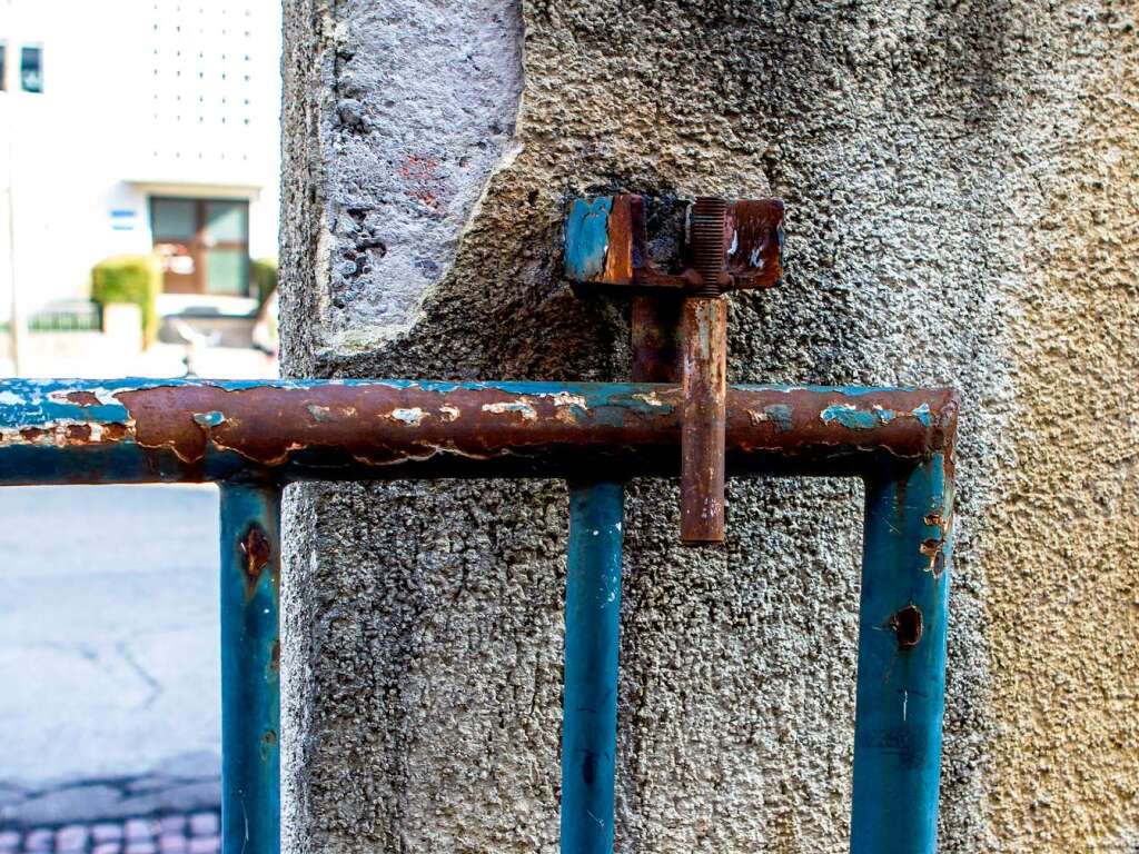 Im Stühlinger steht eine Mauer mit vielen Gesichtern. Im Stühlinger steht eine Mauer mit vielen Gesichtern.