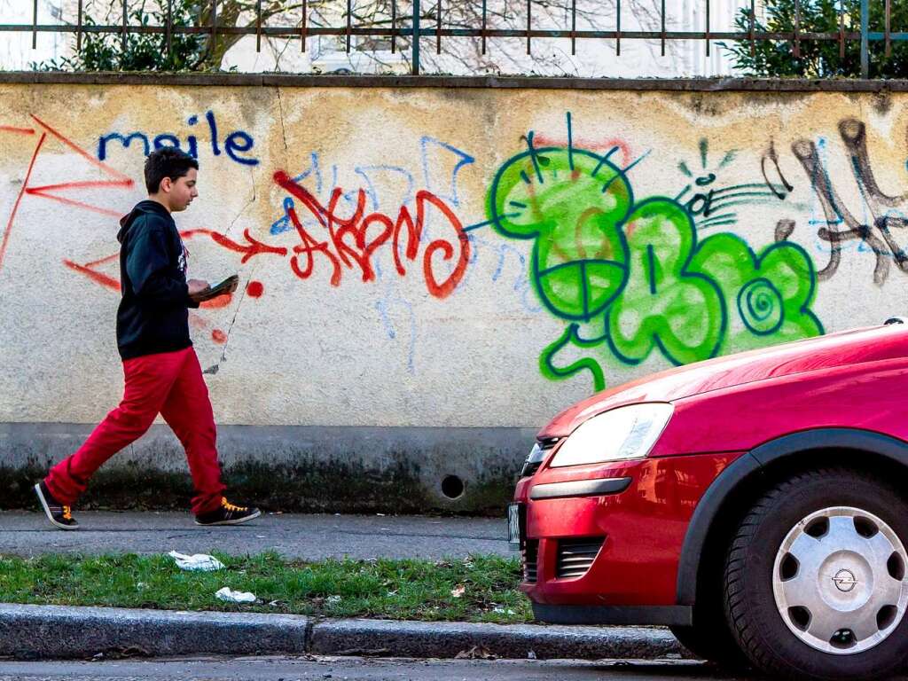 Im Stühlinger steht eine Mauer mit vielen Gesichtern. Im Stühlinger steht eine Mauer mit vielen Gesichtern.