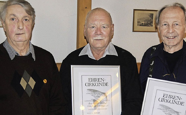 Konrad Bhler (links) wurde mit dem Go...s) erhielten die Ausfhrung in Silber.  | Foto: Dietmar Noeske