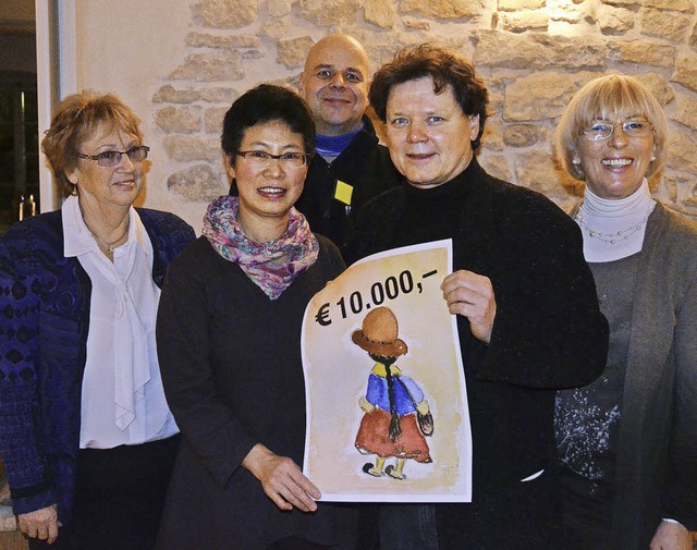 Kiwanis-Minerva Damen spenden 10000 Eu...-Martin Blessing sowie  Hedwig Monnet   | Foto: Sigrid Umiger