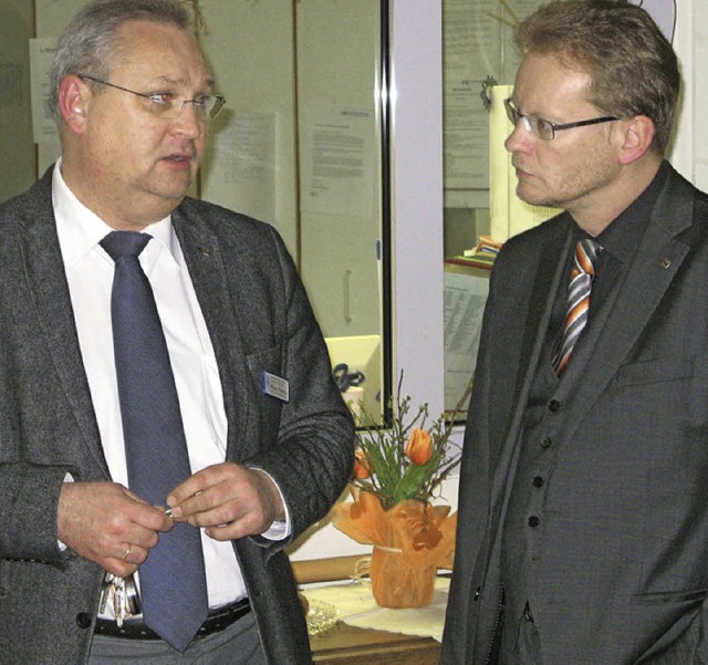 Peter Penno (links) und Thomas Drflinger im Gesprch   | Foto: Roman Kiener