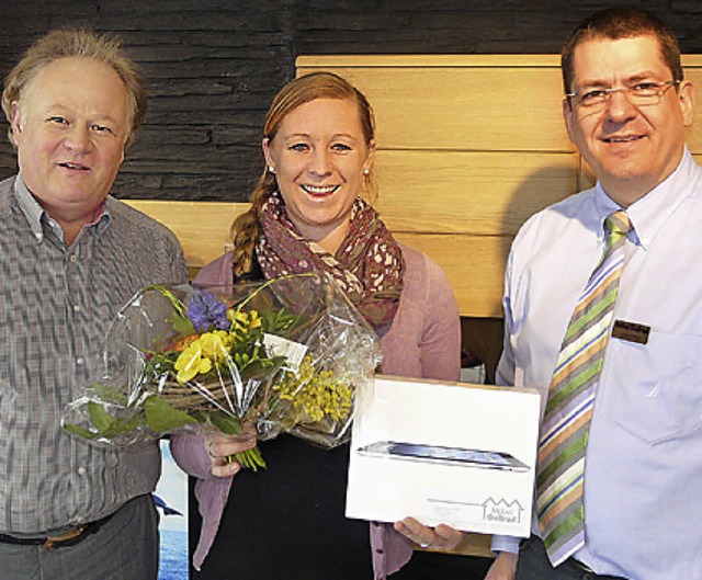 Gewinnerin Kim Schuster mit Mathias Go... und Einrichtungsberater Edwin Isele.   | Foto: privat