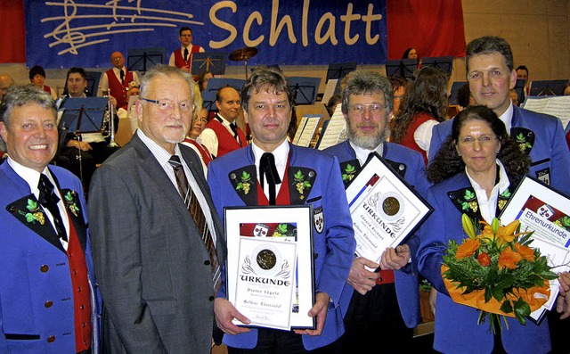 Geehrt fr 40 Jahre aktives Spiel: And...er Winterhalter und Hellmut Blaudszun.  | Foto: A. Freyer