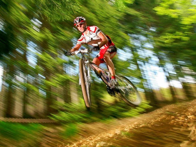 Die Mountainbiker stehen in den Startlchern.  | Foto: dpa