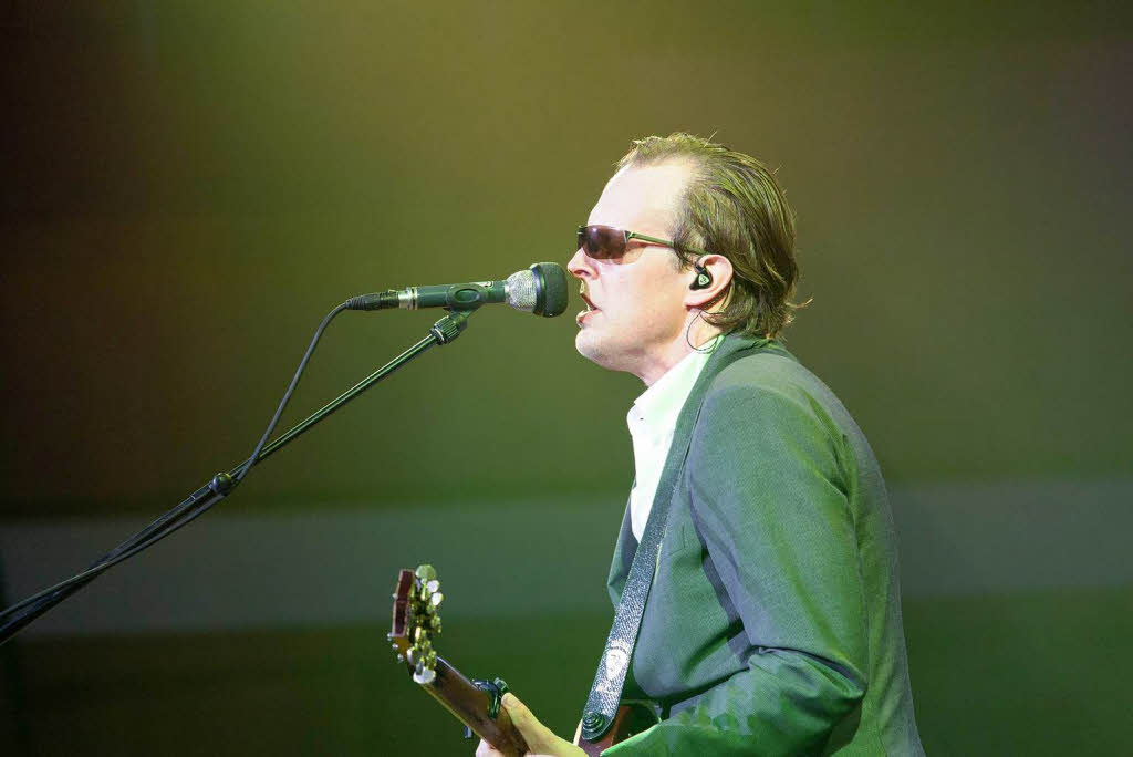 Gitarrist Joe Bonamassa und seine drei Begleiter Arlan Schierbaum (Keyboards), Carmine Rojas (Bass) und Tal Bergman (Drums) im Freiburger Konzerthaus.