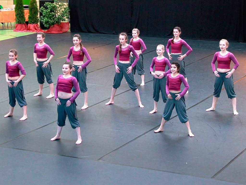 Young Colony of Dance Young Colony of Dance