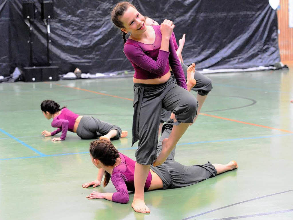 Young Colony of Dance Young Colony of Dance