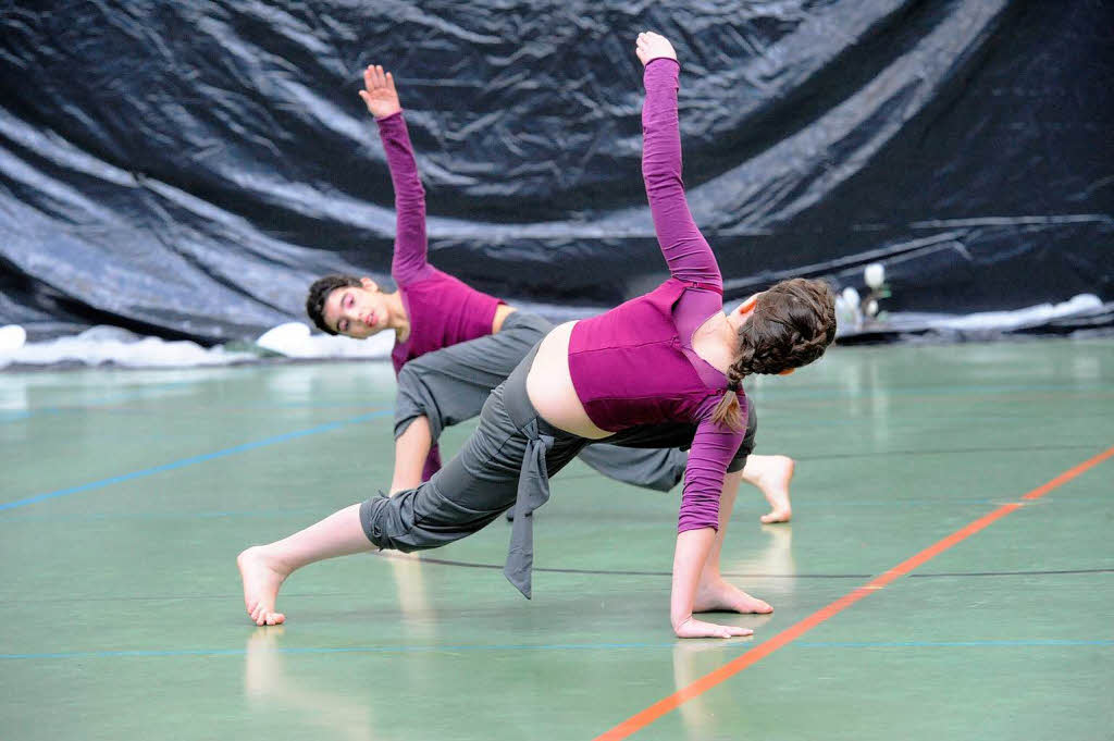 Young Colony of Dance Young Colony of Dance