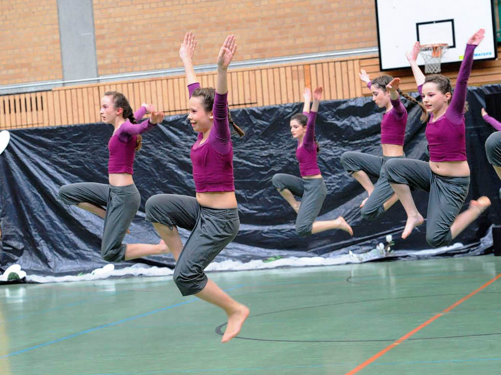 Young Colony of Dance Young Colony of Dance