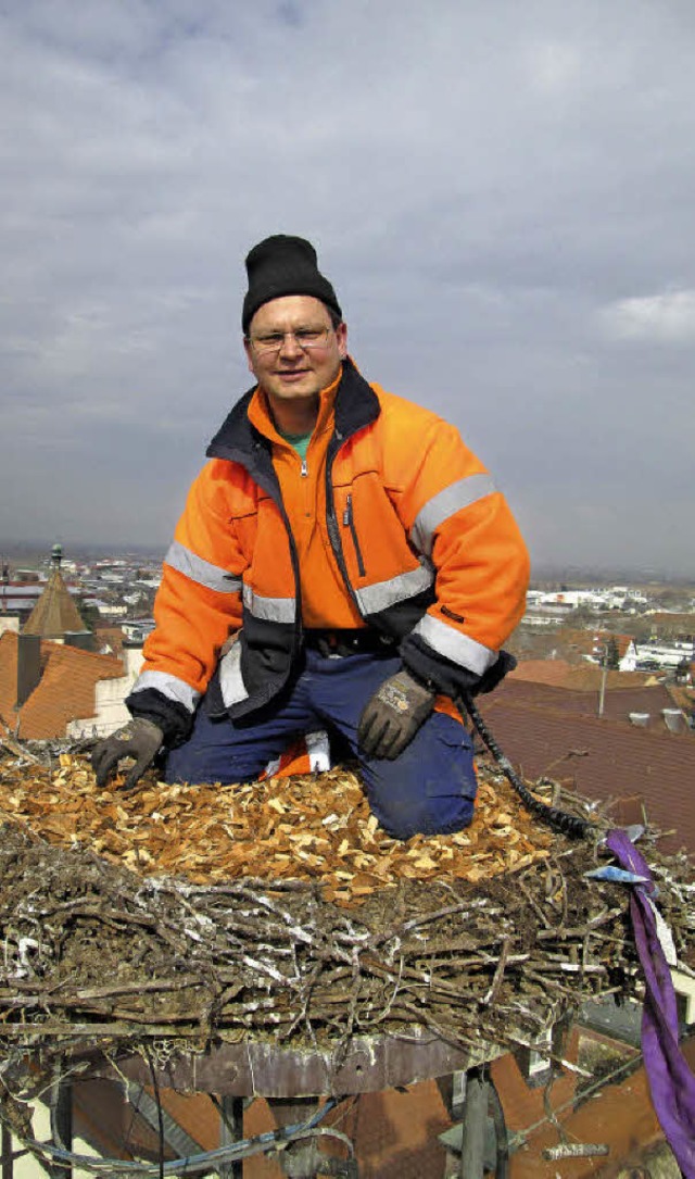 Kaum hatten Christoph Albietz und Stef...sten Wohnungssuchenden zur Inspektion.  | Foto: Stadt Endingen