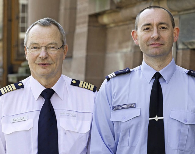 Die Leiter der  Station in Kehl, Erste...(links) und Commandant Nicolas Knkel.  | Foto: helmut Seller/Michael Rosenstiel