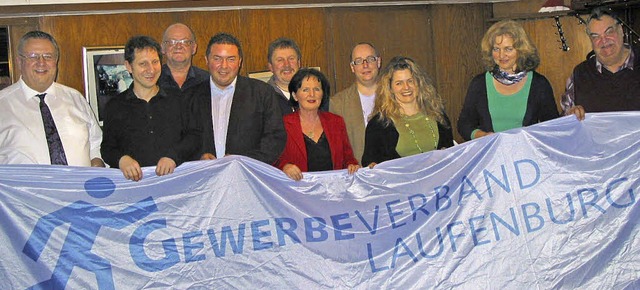 Alle unter einem Banner: Der neue Vors...ng, Gabriela Blettgen, Jrgen Schroff.  | Foto: stefan sahli