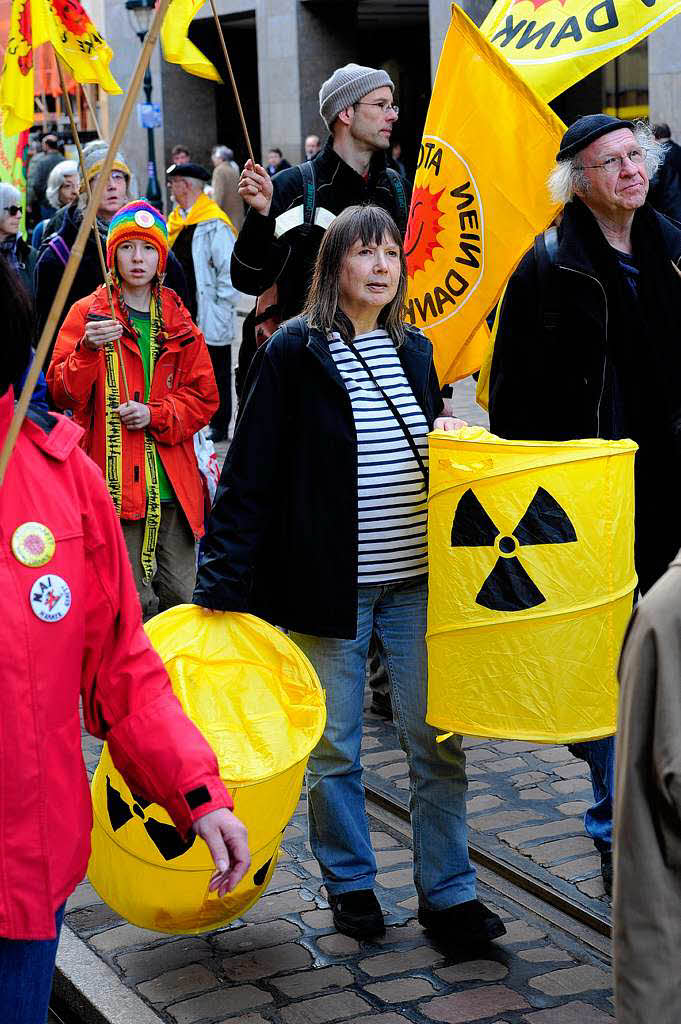 Knapp 1000 Menschen demonstieren in Freiburg gegen Atomkraft