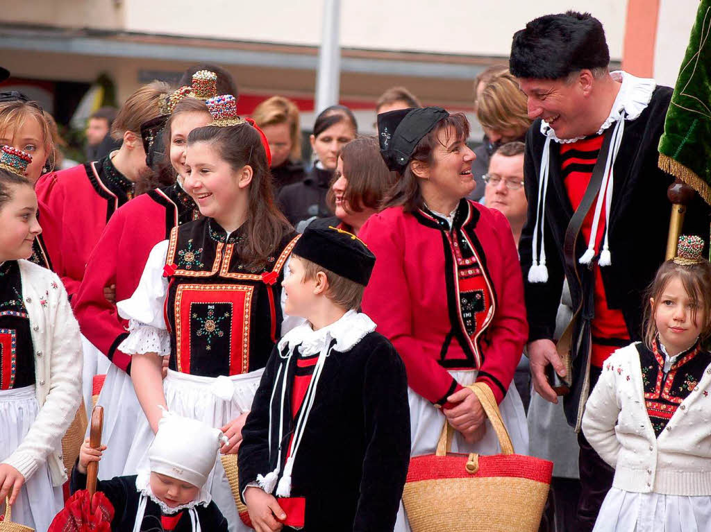 36 Gruppierungen aus Kirche, Politik, Musikvereinen, Trachtengruppen und Missionen bildeten die Fridolinsprozession.