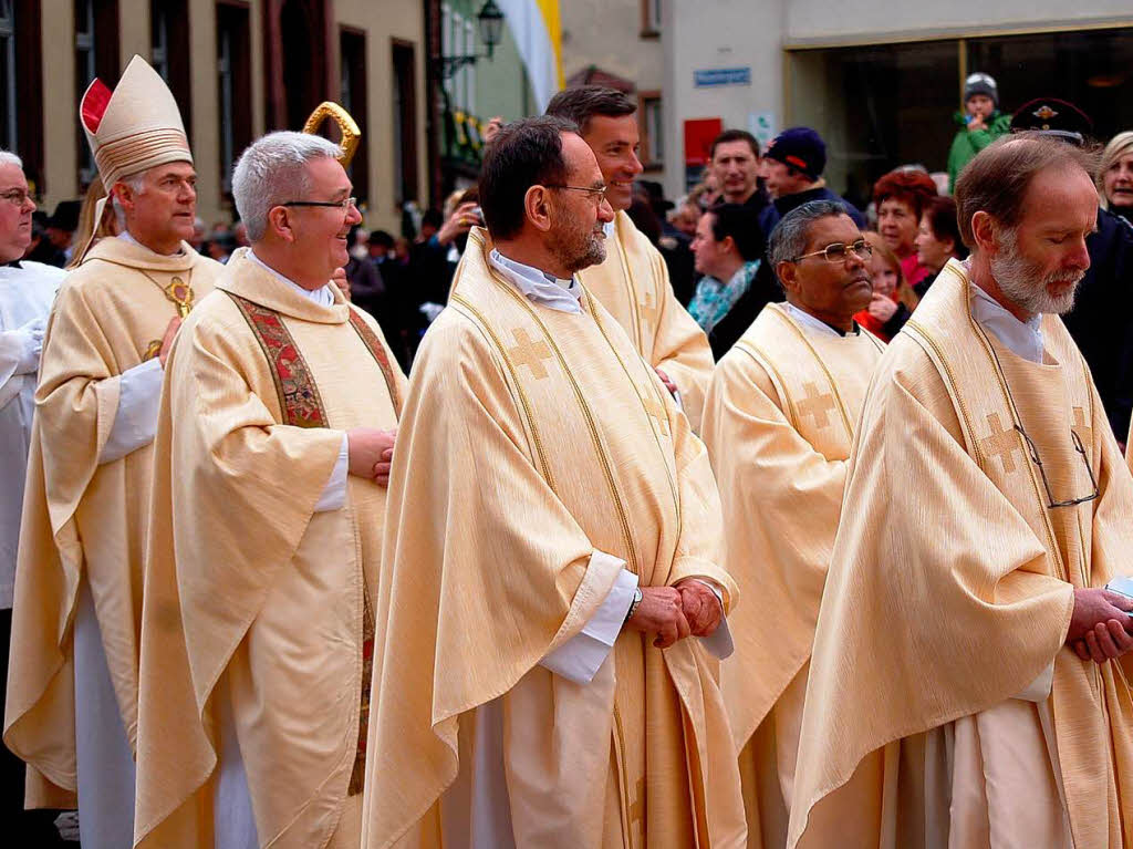 36 Gruppierungen aus Kirche, Politik, Musikvereinen, Trachtengruppen und Missionen bildeten die Fridolinsprozession.