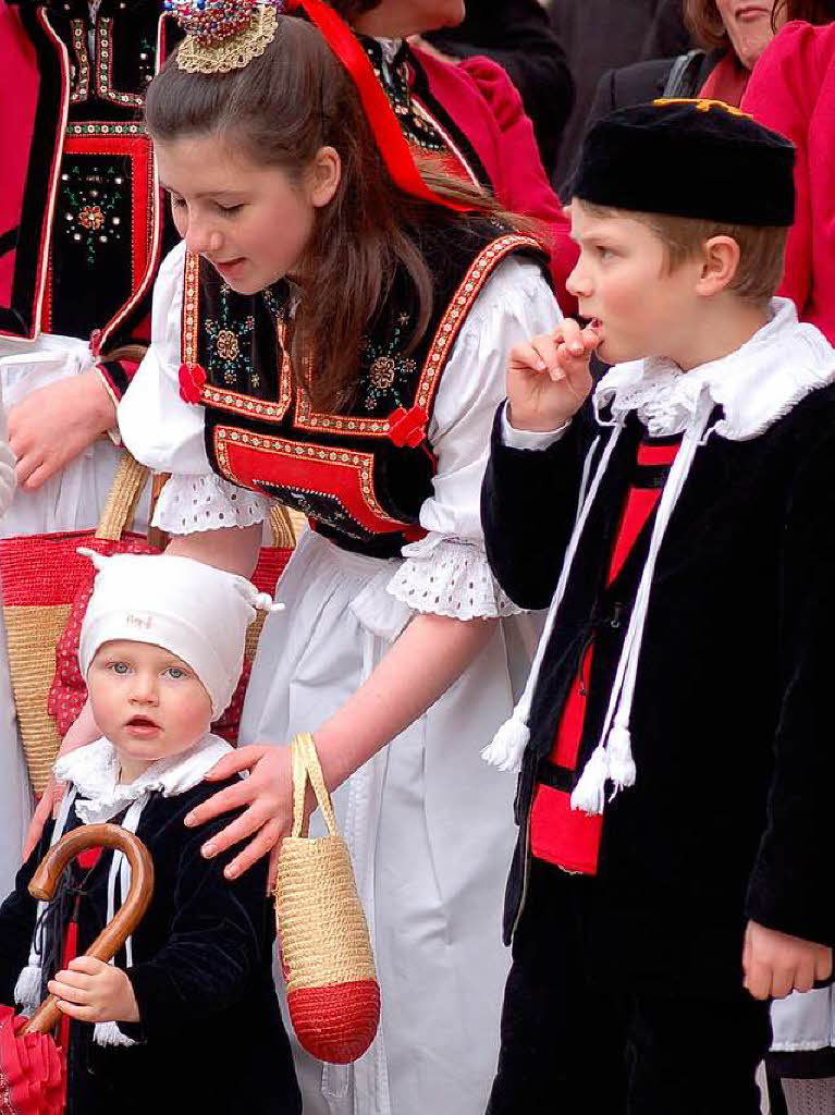 36 Gruppierungen aus Kirche, Politik, Musikvereinen, Trachtengruppen und Missionen bildeten die Fridolinsprozession.