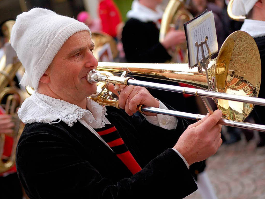 36 Gruppierungen aus Kirche, Politik, Musikvereinen, Trachtengruppen und Missionen bildeten die Fridolinsprozession.