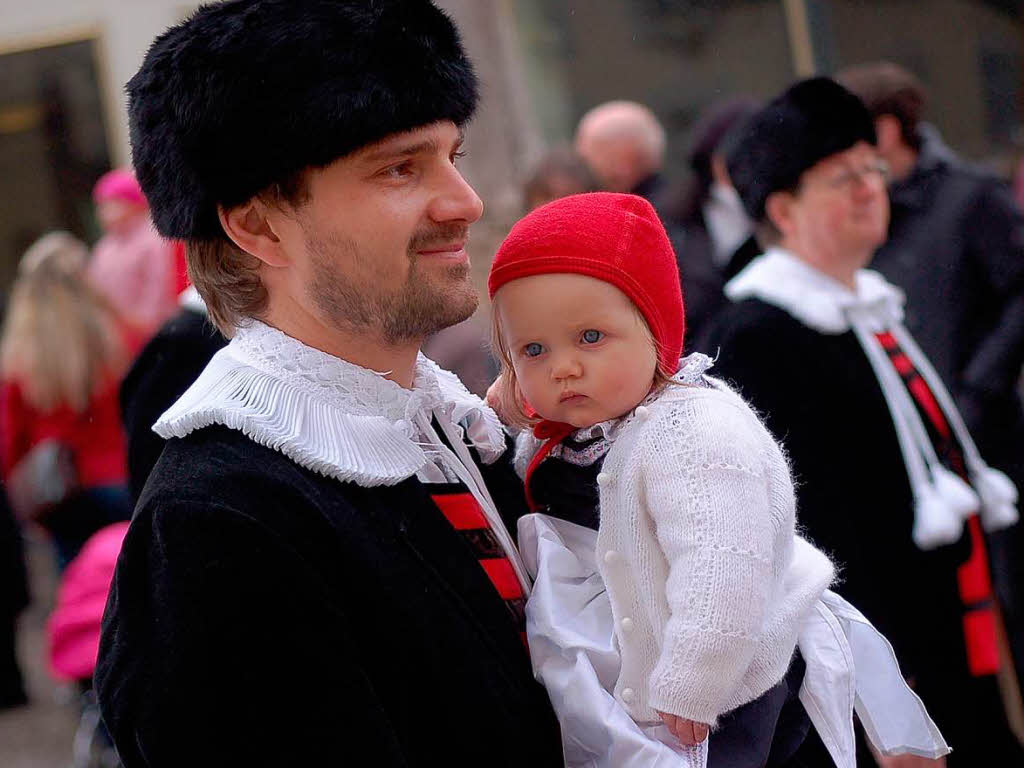 36 Gruppierungen aus Kirche, Politik, Musikvereinen, Trachtengruppen und Missionen bildeten die Fridolinsprozession.