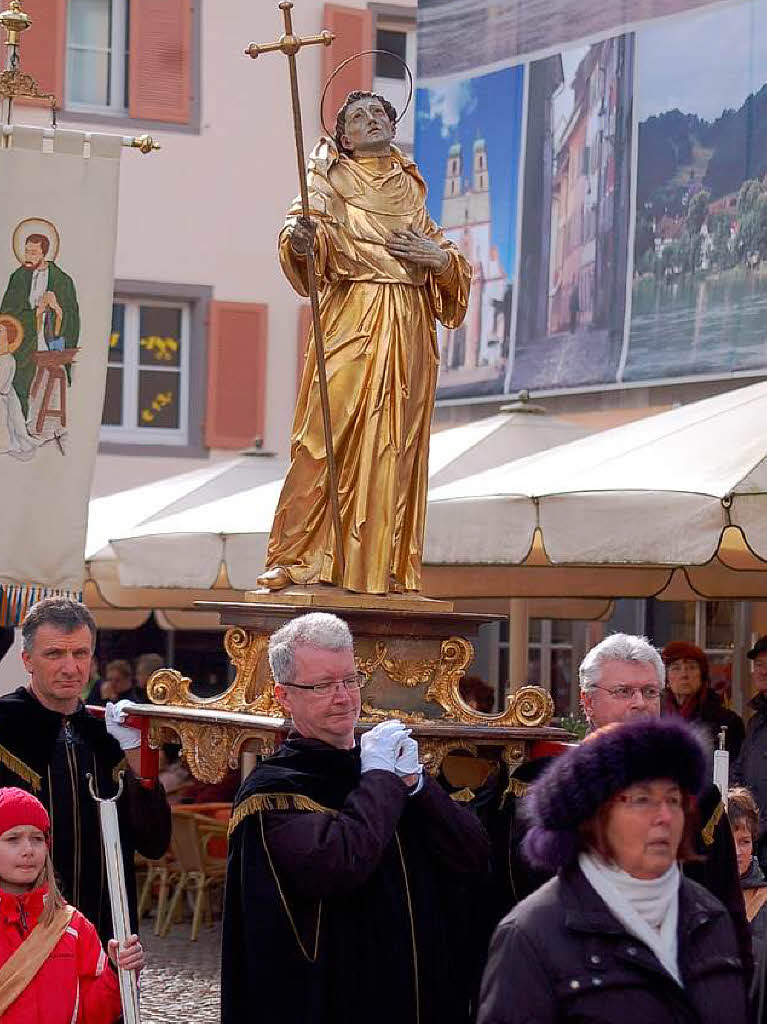 36 Gruppierungen aus Kirche, Politik, Musikvereinen, Trachtengruppen und Missionen bildeten die Fridolinsprozession.