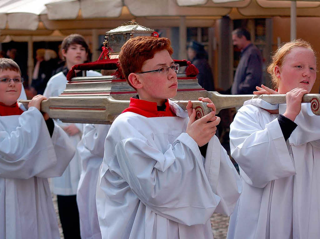 36 Gruppierungen aus Kirche, Politik, Musikvereinen, Trachtengruppen und Missionen bildeten die Fridolinsprozession.