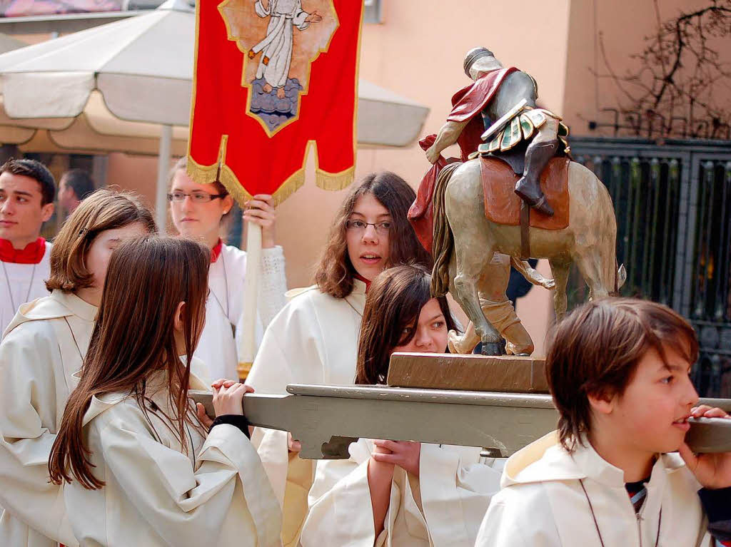 36 Gruppierungen aus Kirche, Politik, Musikvereinen, Trachtengruppen und Missionen bildeten die Fridolinsprozession.