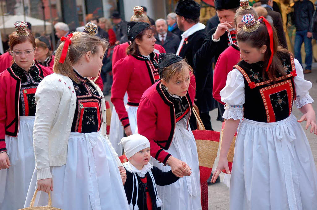 36 Gruppierungen aus Kirche, Politik, Musikvereinen, Trachtengruppen und Missionen bildeten die Fridolinsprozession.