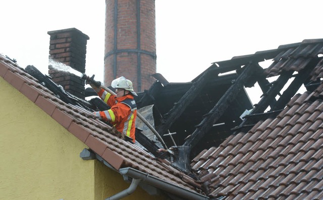 Bei einem Grobrand in Backnang bei St...nd mindestens acht Menschen gestorben.  | Foto: dpa
