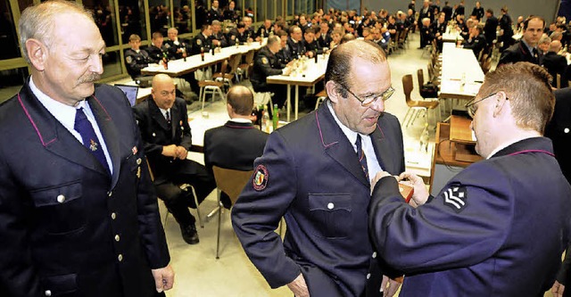 Anlsslich der Jahreshauptversammlung ...-jhrigen Feuerwehrdient ausgezeichnet  | Foto: Markus Zimmermann               
