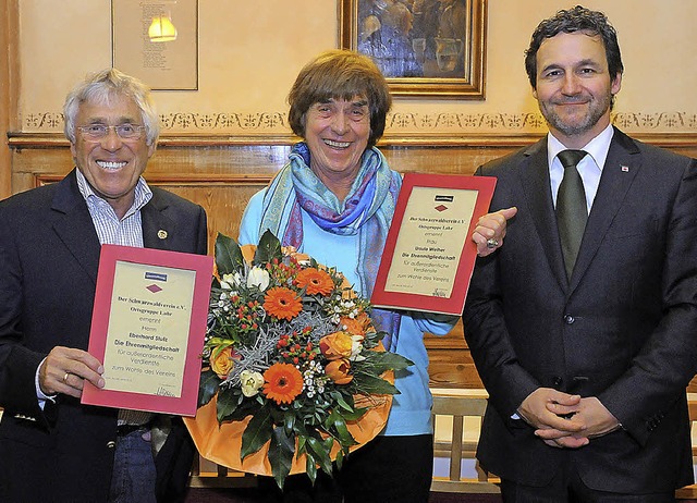 Neue Ehrenmitglieder (von links): Eber...sitzende Andreas Kaufmann gratuliert.   | Foto: Wolfgang Knstle