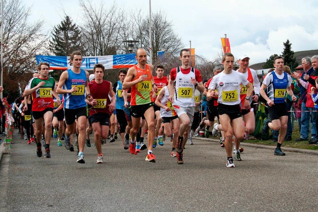 295 Luferinnen und Lufer starteten beim Hauptlauf ber 17,6 Kilometer.  | Foto: Elisabeth Jakob-Klblin