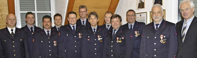 Fr viele Jahre aktiven Dienst in der ...Kommandant  Sascha Disch (von links).   | Foto: julius steckmeister