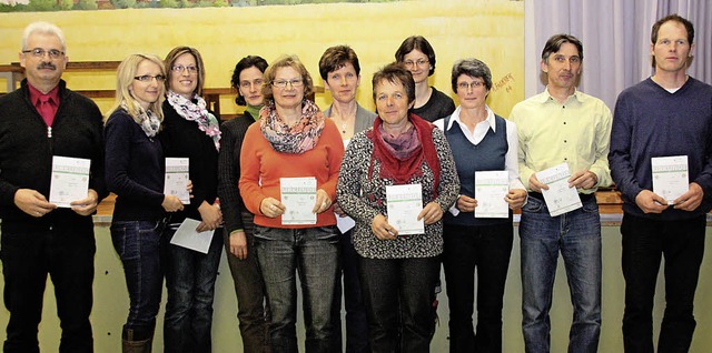 Im Rahmen der Mitgliederversammlung ze...nen und goldenen  Sportabzeichen  aus.  | Foto: christine aniol