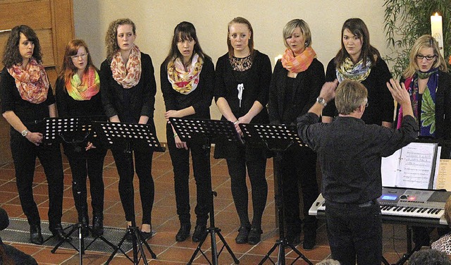 Der Lollipopchor unter Leitung von Die...erun-Verein ein Geburtstagsstndchen.   | Foto: Anja Bertsch