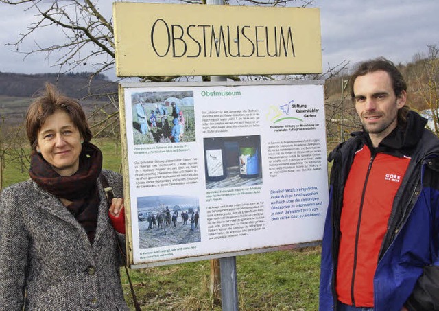 Monika Witte von der Stiftung Kaiserst... zeigen das Obstmuseum in Eichstetten.  | Foto: Silvia Faller