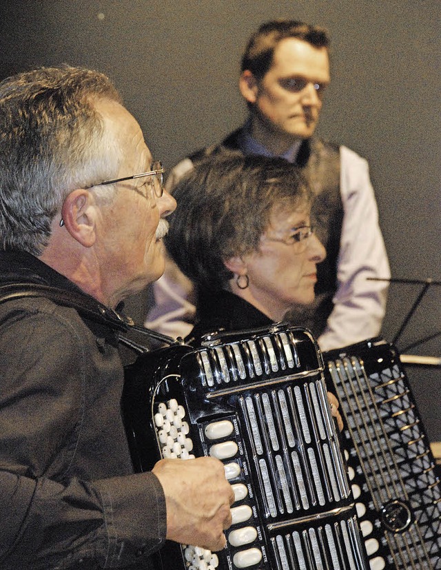 Die Musiker  von  Akkordeonorchester L...n sorgen mit ihrem Spiel fr Spannung.  | Foto: Maja Tolsdorf