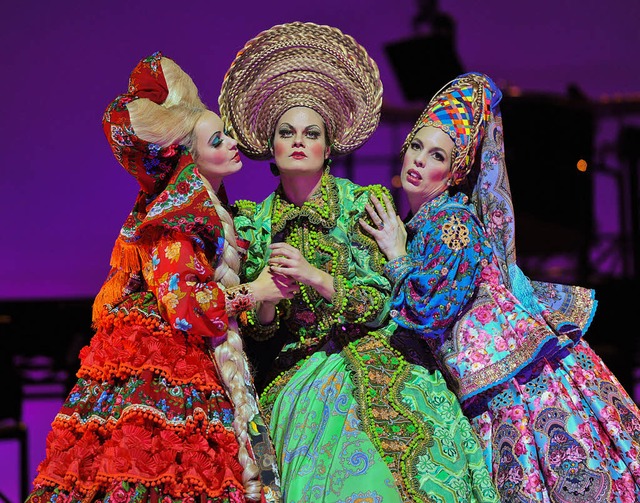 Oper Zrich: Drei Schwestern. Mit anna Goryachova, Ivana Rusko und Irne Fiedli  | Foto: Hans Jrg Michel