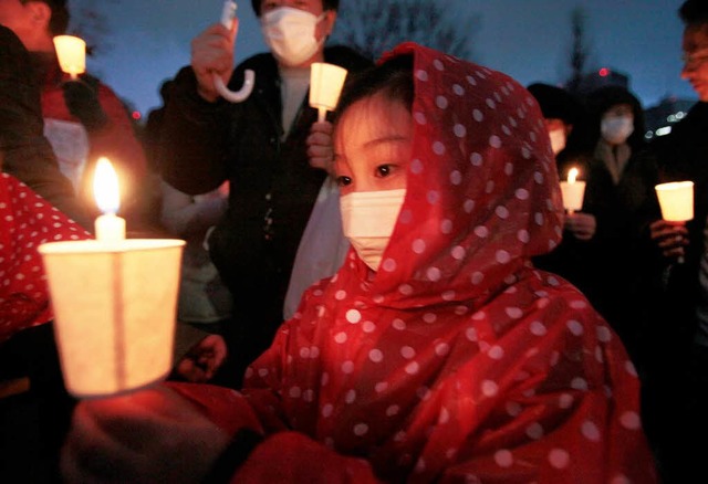 Japan gedenkt den Opfern der Erdbeben-...e Menschen werden immer noch vermisst.  | Foto: afp