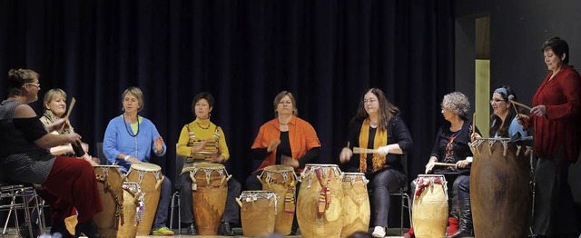 Rhythmische Trommelschlge zum Auftakt der Frauenwelten   | Foto: Heidi Fssel